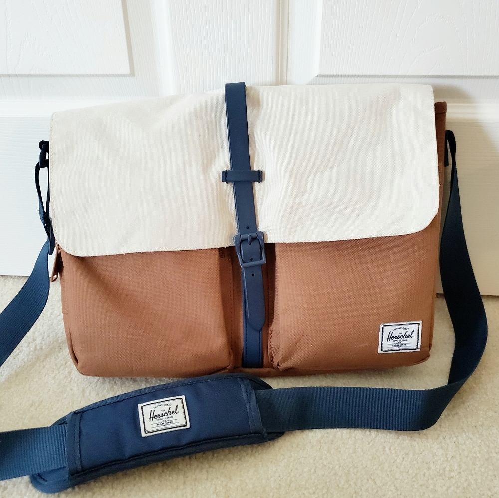 Herschel laptop messenger bag